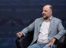  با خشونت‌طلب‌ها و سلطنت‌طلب‌ها مرزبندی داریم